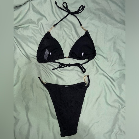 Bikini - Picture 2 of 2